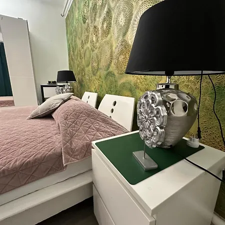 Airport17 Bed & Breakfast *