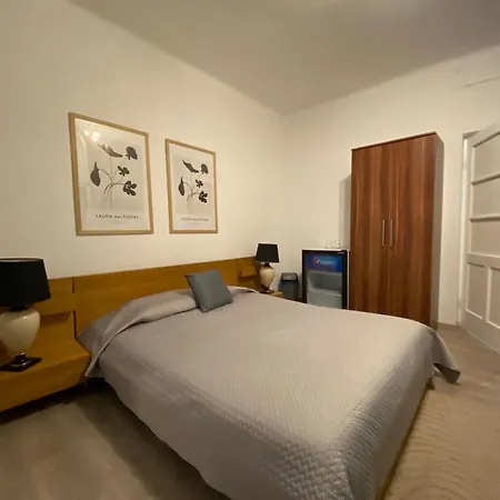 Airport17 Bed & Breakfast *