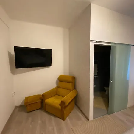 Bed & Breakfast Airport17 3*