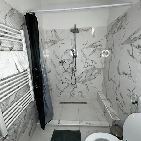 Airport17 Bed & Breakfast 3*