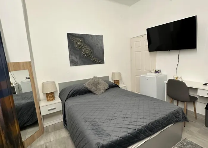 Airport17 Bed & Breakfast 3*