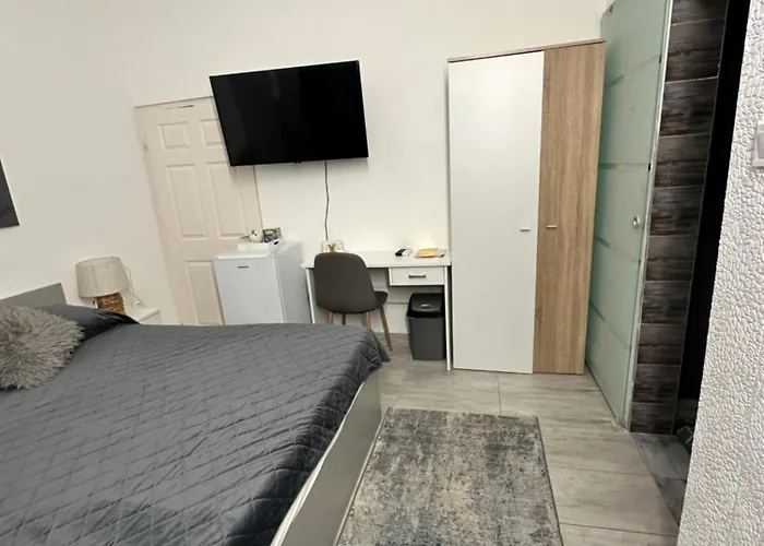 Bed & Breakfast Airport17 3*