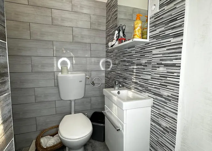 Bed & Breakfast Airport17 3*